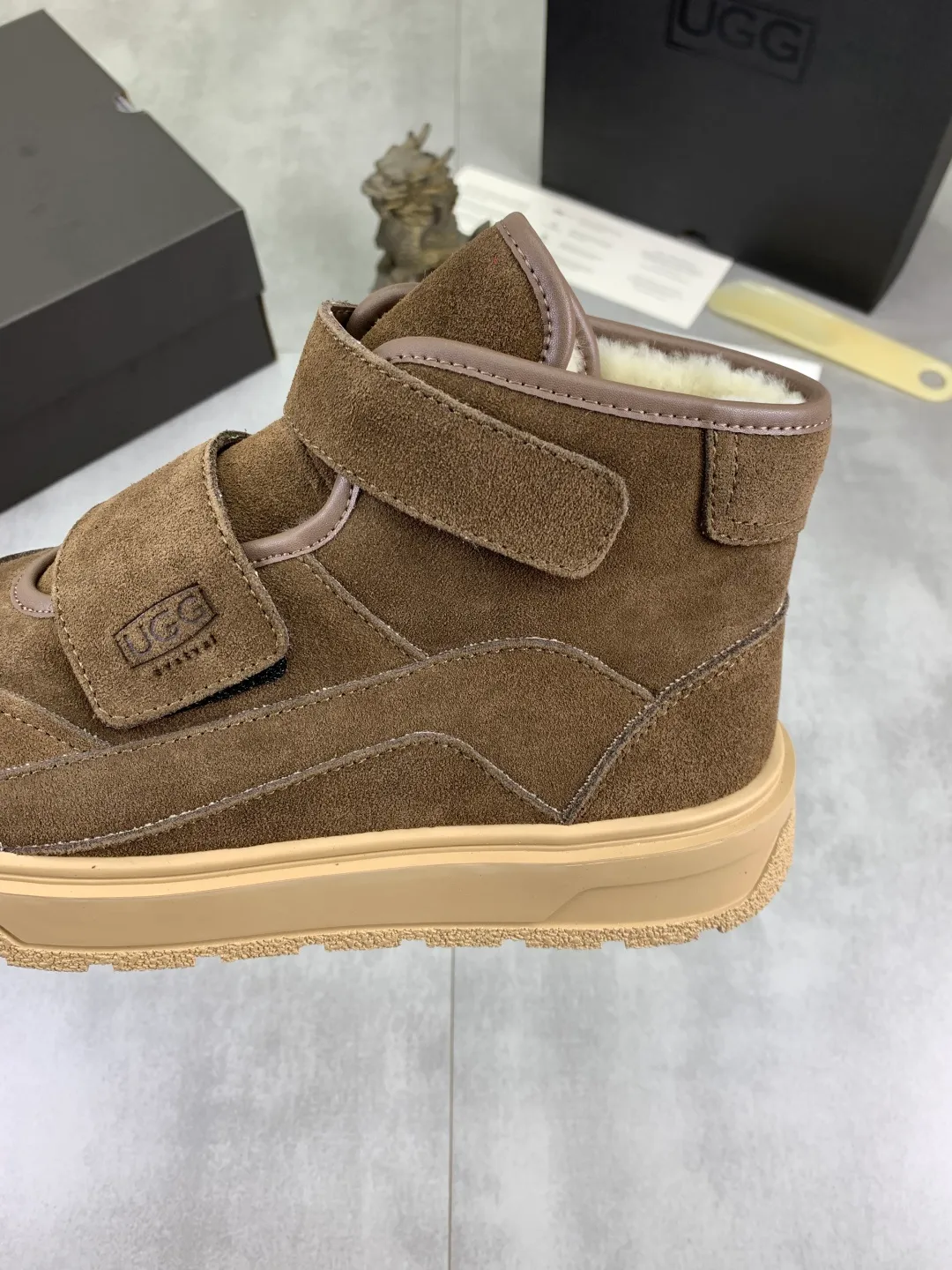 Men's shoes 💰P580 New arrival 🆕🆕🆕 26 New IUGGI Velcro men's shoes Fashionable and casual Velcro men's shoes. First layer suede cowhide + lining wool Rubber outsole Lightweight and non-slip Size: 39-44 Color: three colors